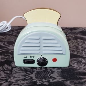 BNIB Retro Toaster Scentsy Candle Wax Melter